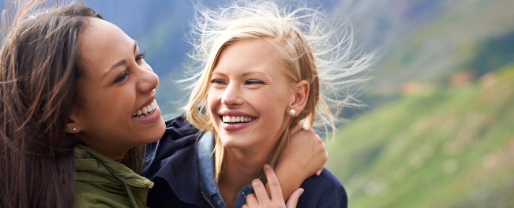 Two women enjoying themselves to represent understanding of VantageScore 3.0 credit scoring model